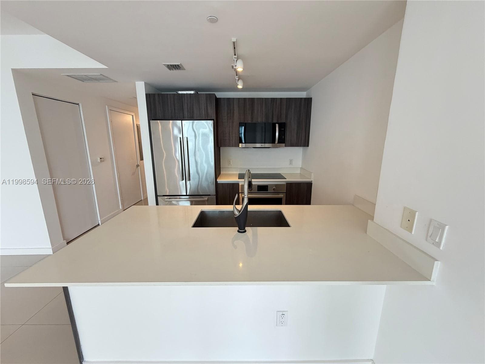 488 18th St 4005 photo 15