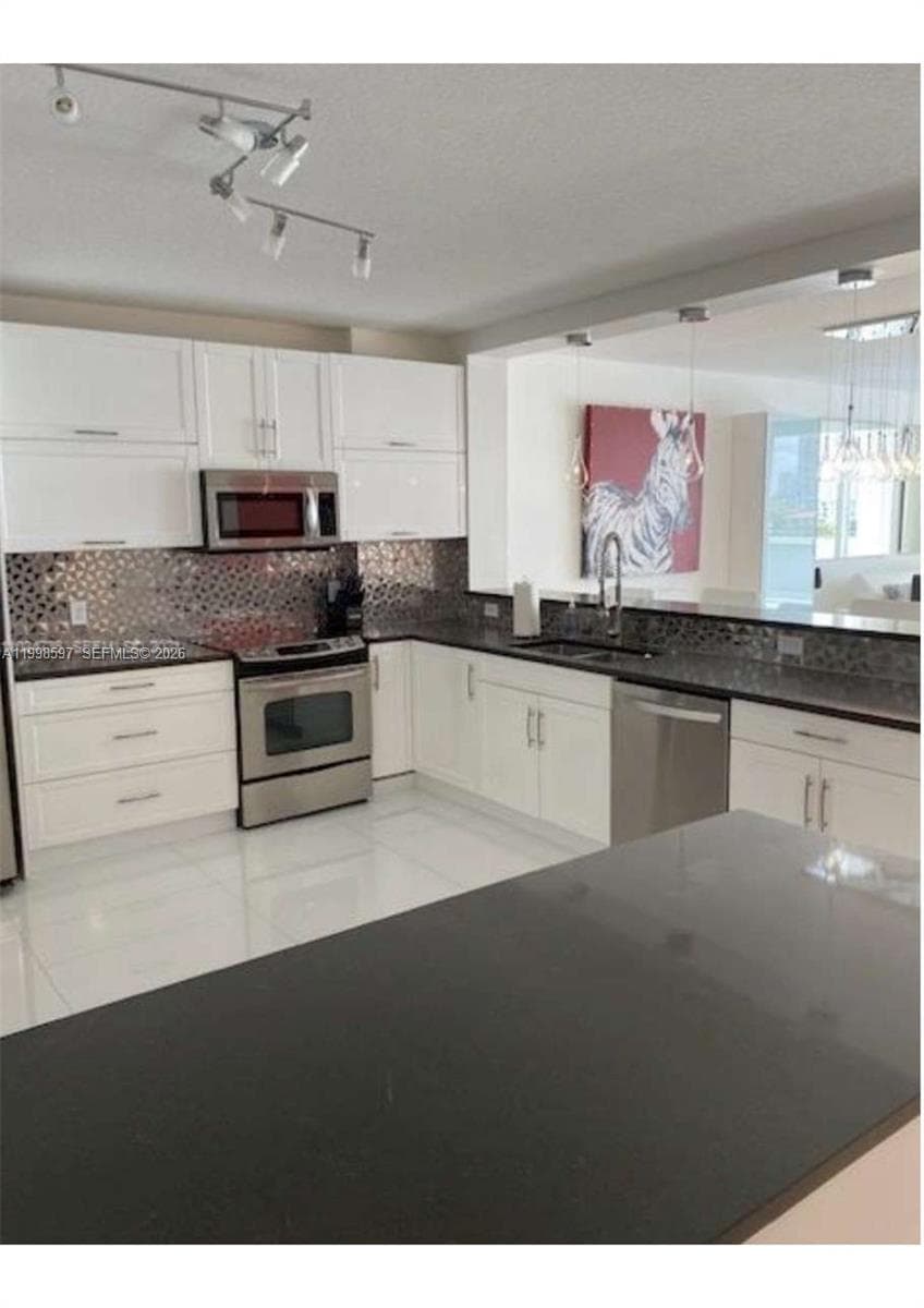 17050 Bay Rd 605 photo 2