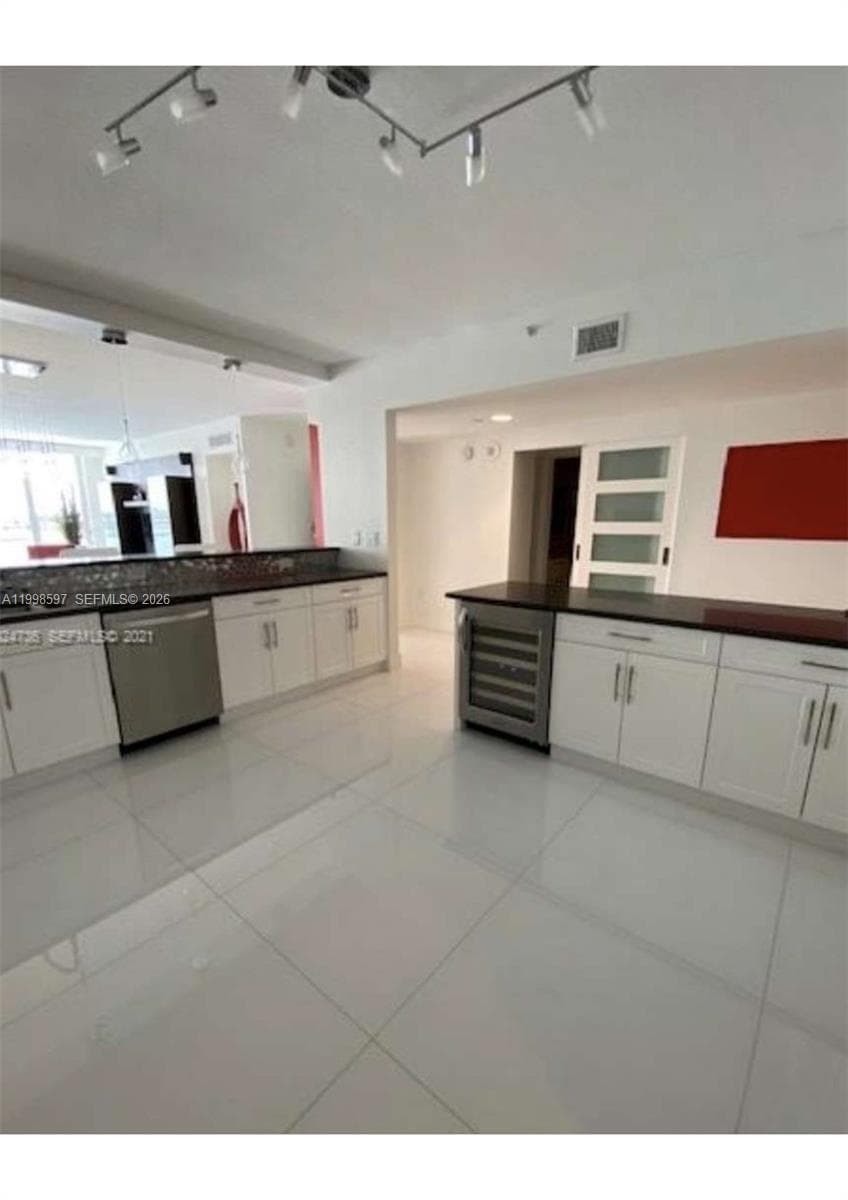 17050 Bay Rd 605 photo 3