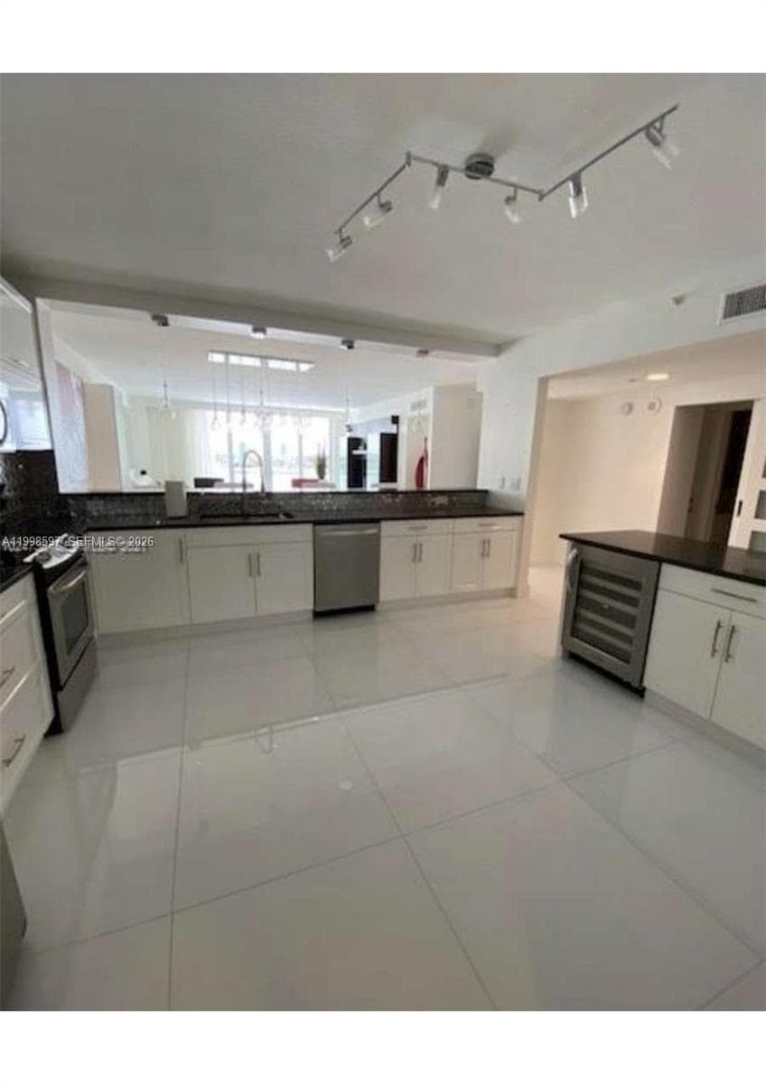 17050 Bay Rd 605 photo 4