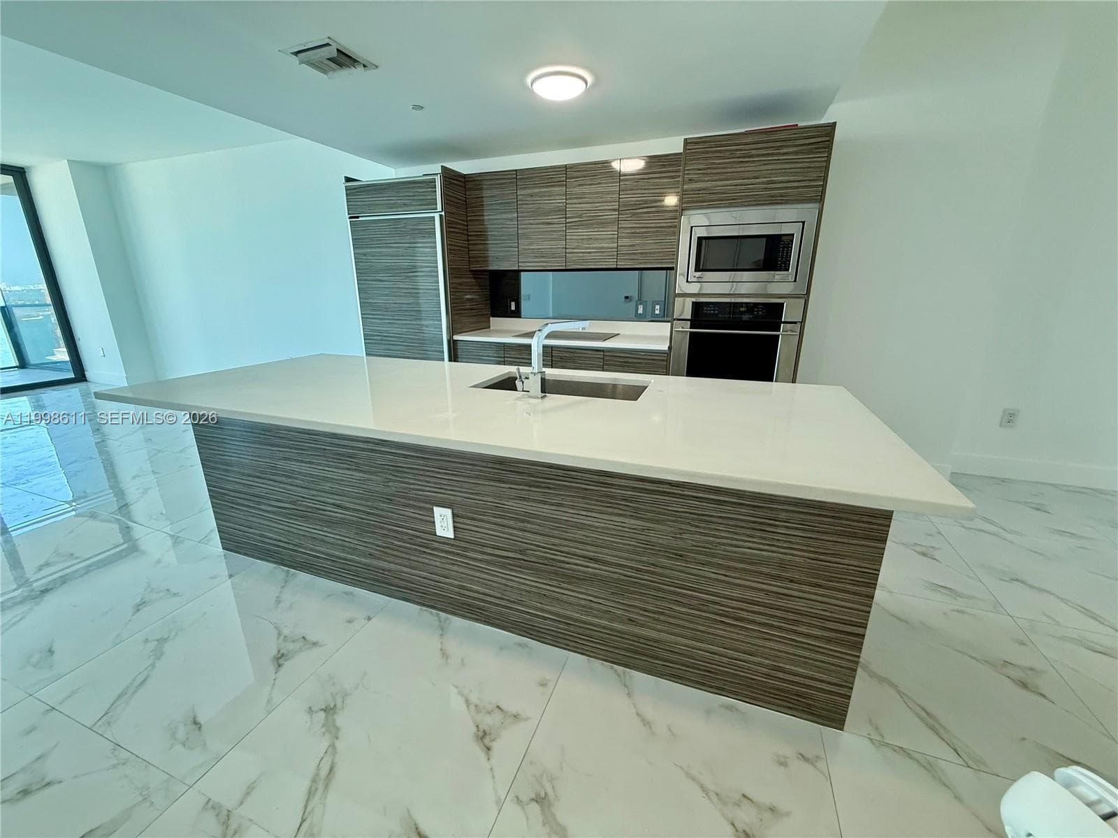 460 28th St 1603 photo 9