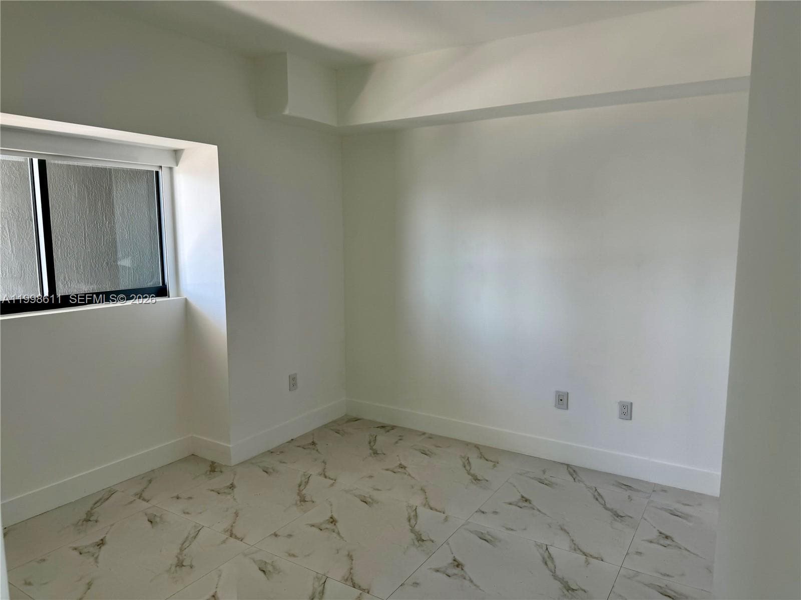 460 28th St 1603 photo 14