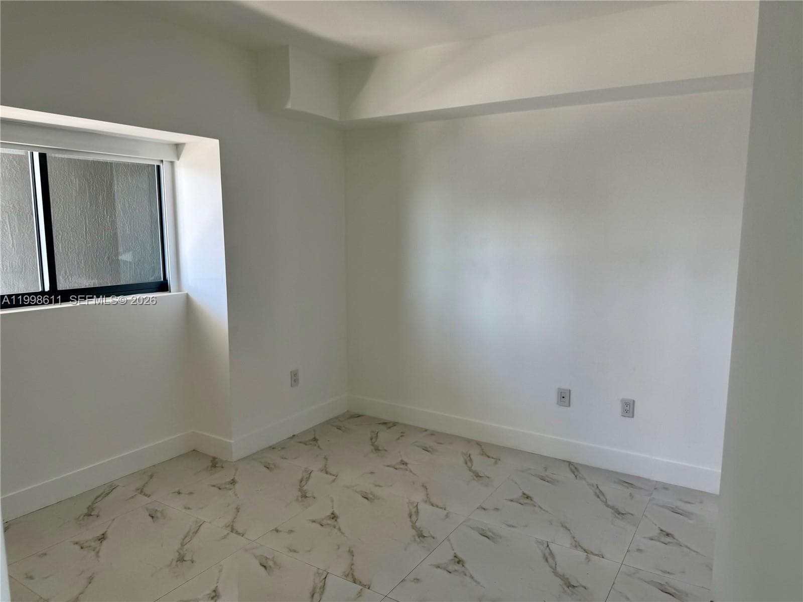 460 28th St 1603 photo 15