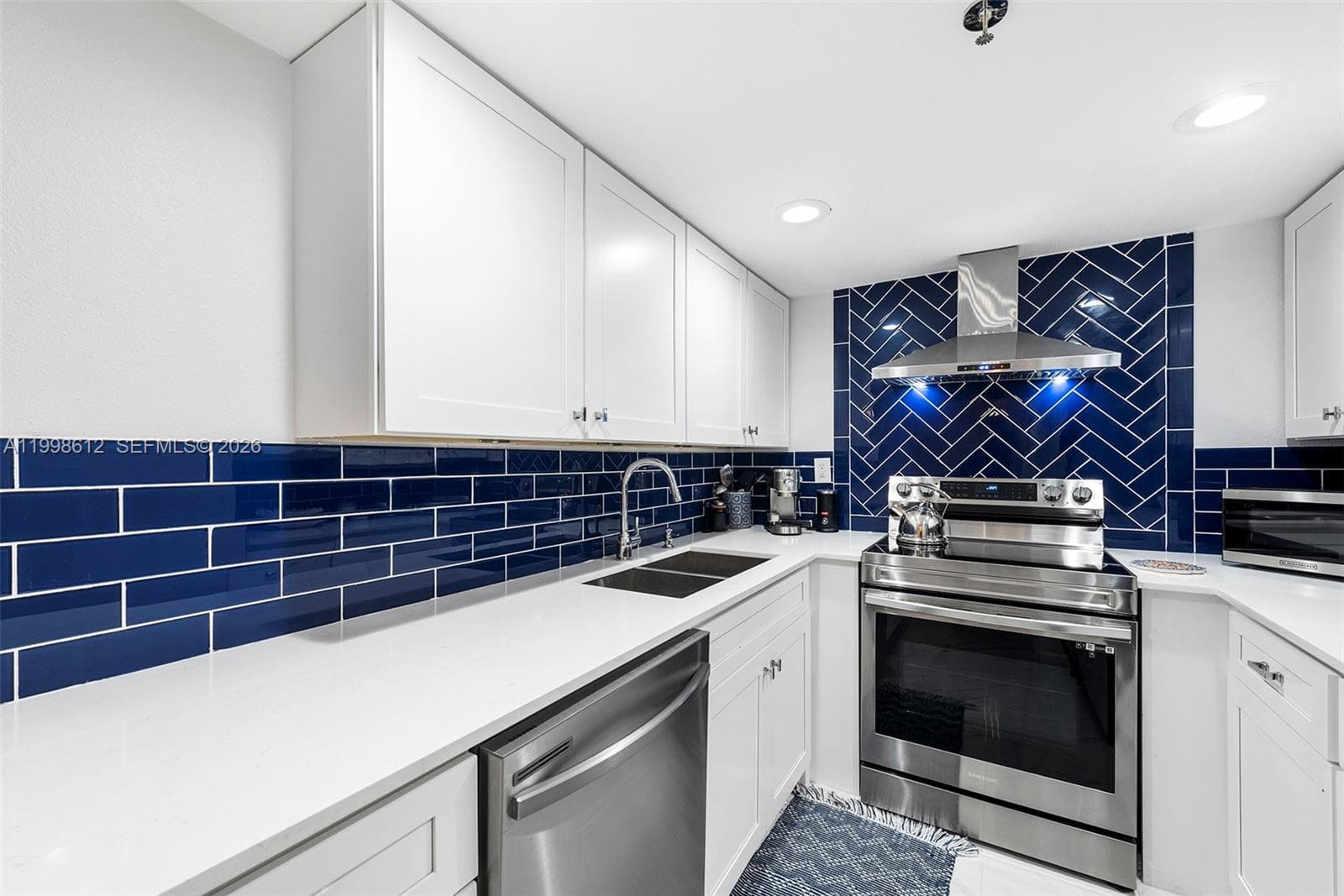 2401 Collins Ave 1007 photo 9