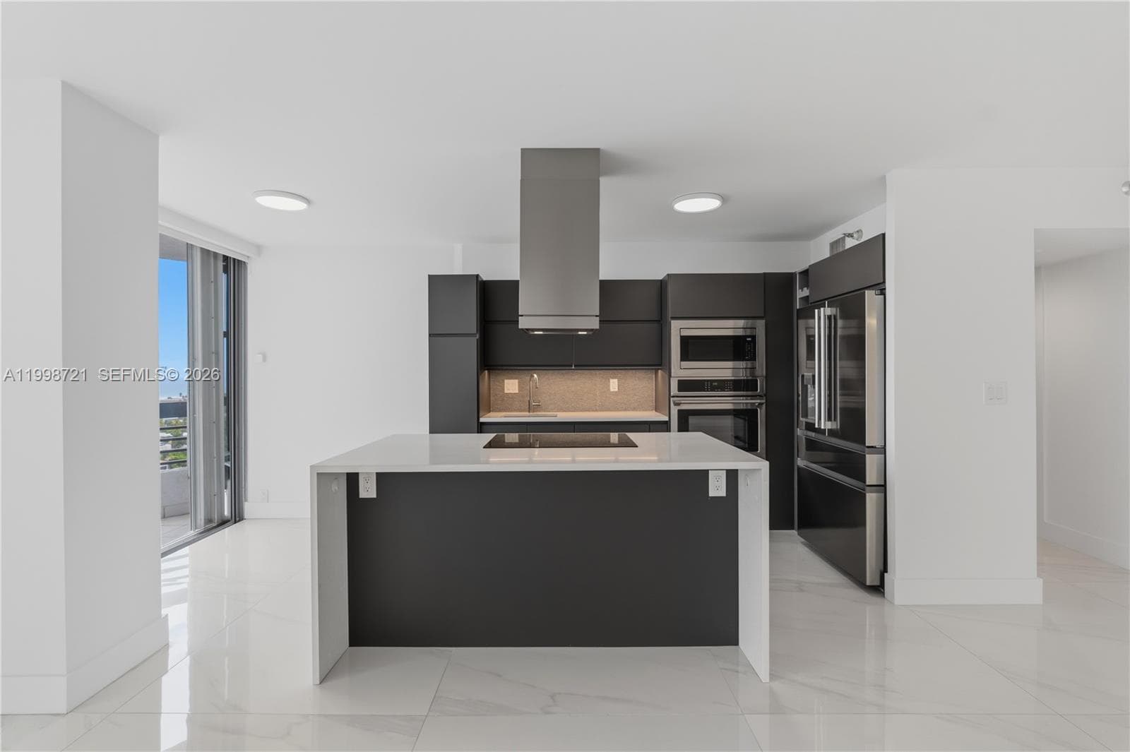 19101 36th Ct 1811 photo 3