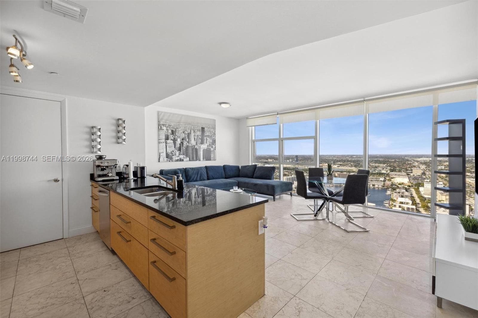 1830 OCEAN DR 4907 photo 5