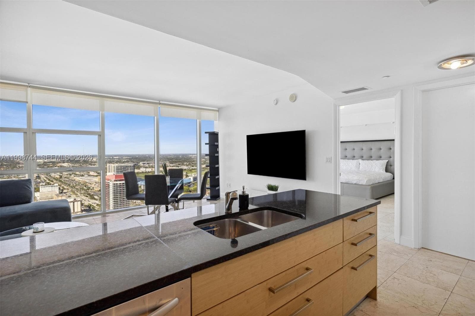 1830 OCEAN DR 4907 photo 9