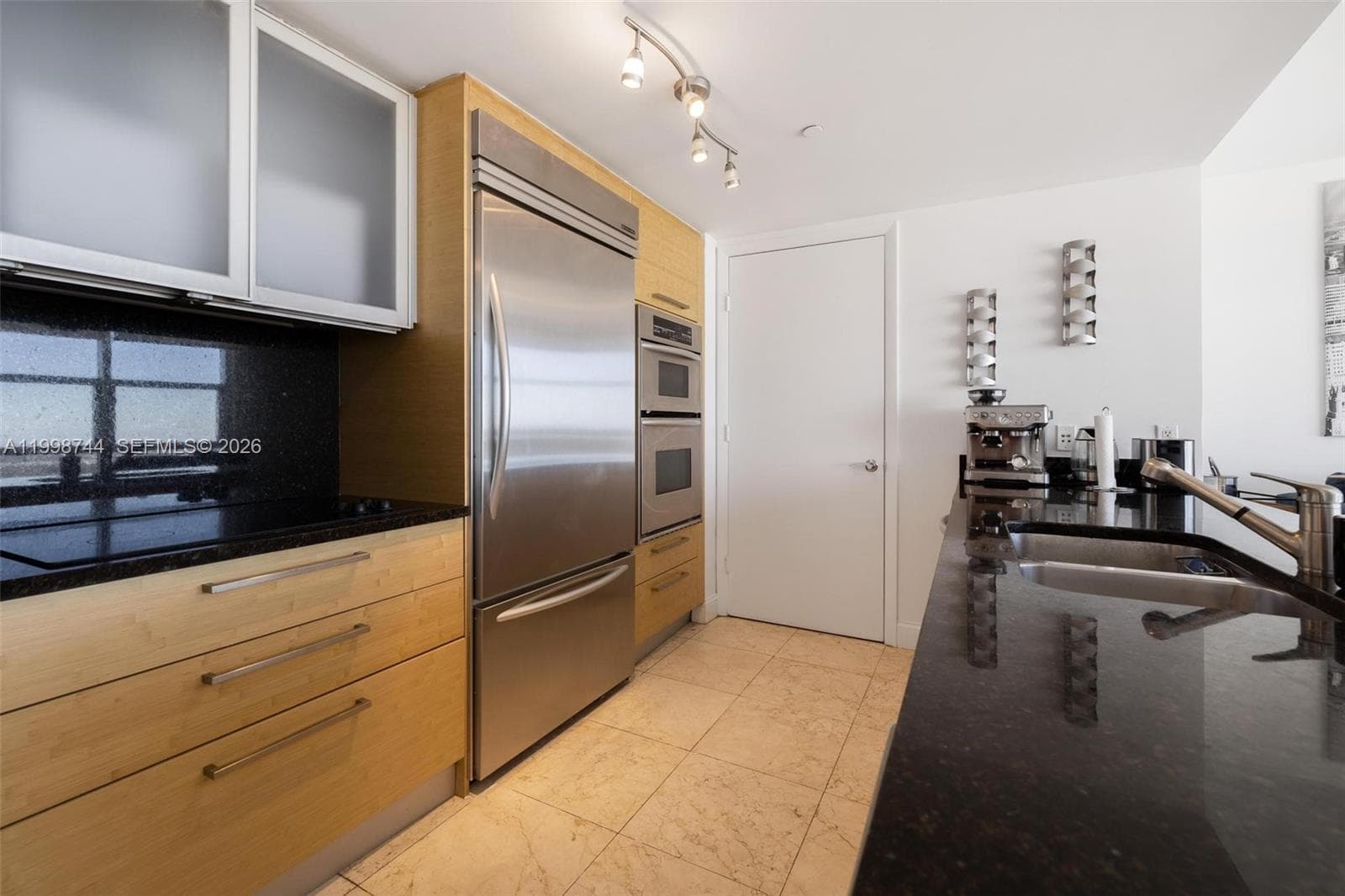 1830 OCEAN DR 4907 photo 8