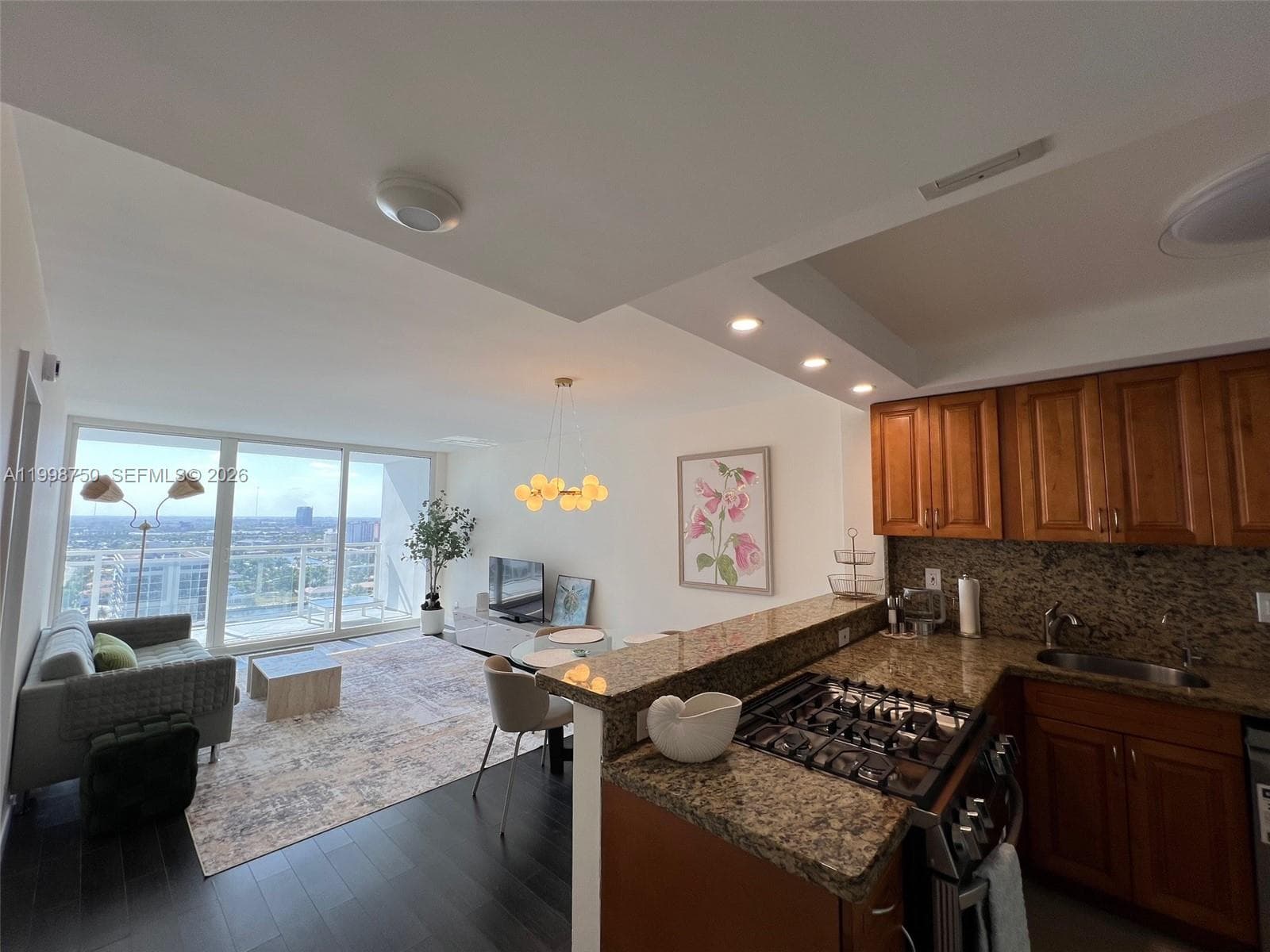 2030 Ocean Dr 2102 photo 4