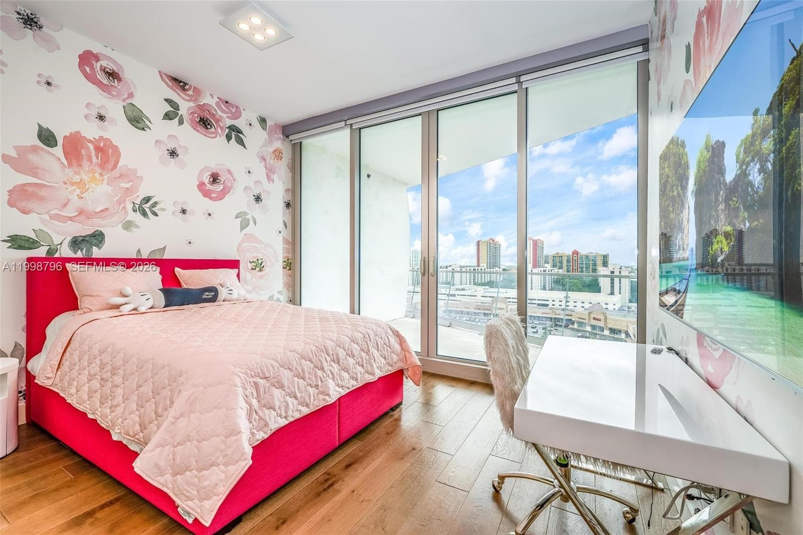 16901 Collins Ave 903 photo 24