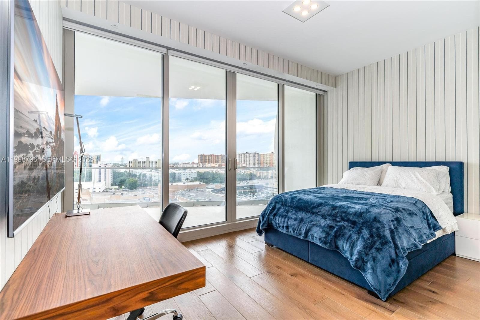 16901 Collins Ave 903 photo 18