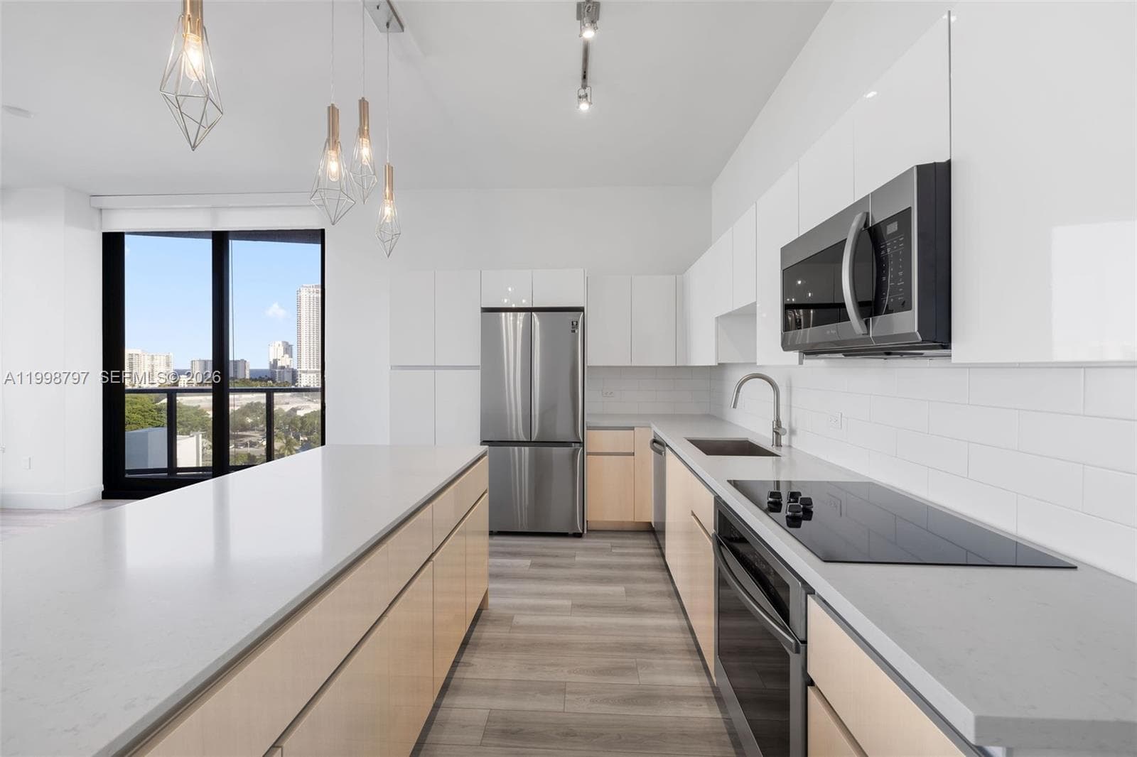 101 Diplomat Pkwy 1002 photo 3