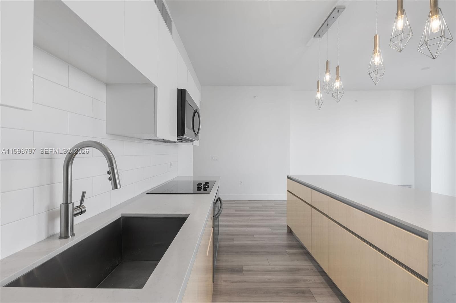 101 Diplomat Pkwy 1002 photo 4