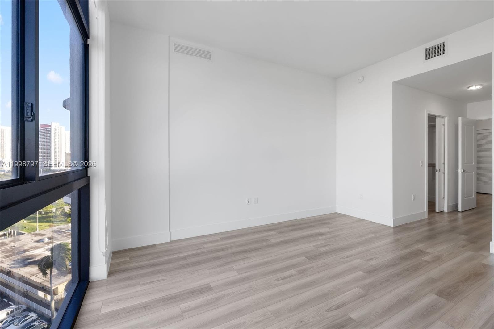 101 Diplomat Pkwy 1002 photo 21