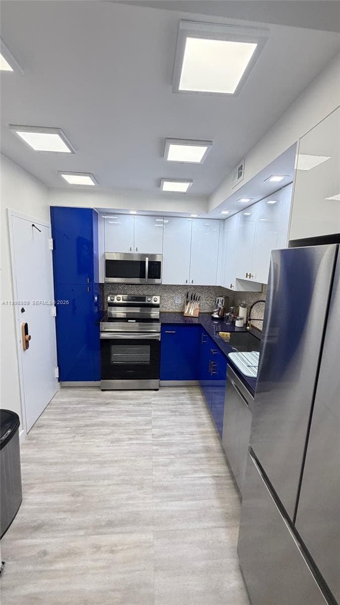 1965 Ocean Dr 5D photo 3