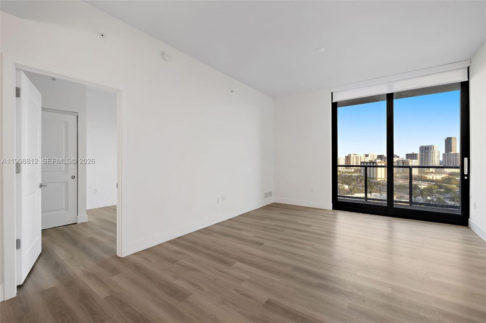 101 Diplomat Pkwy 1004 photo 12