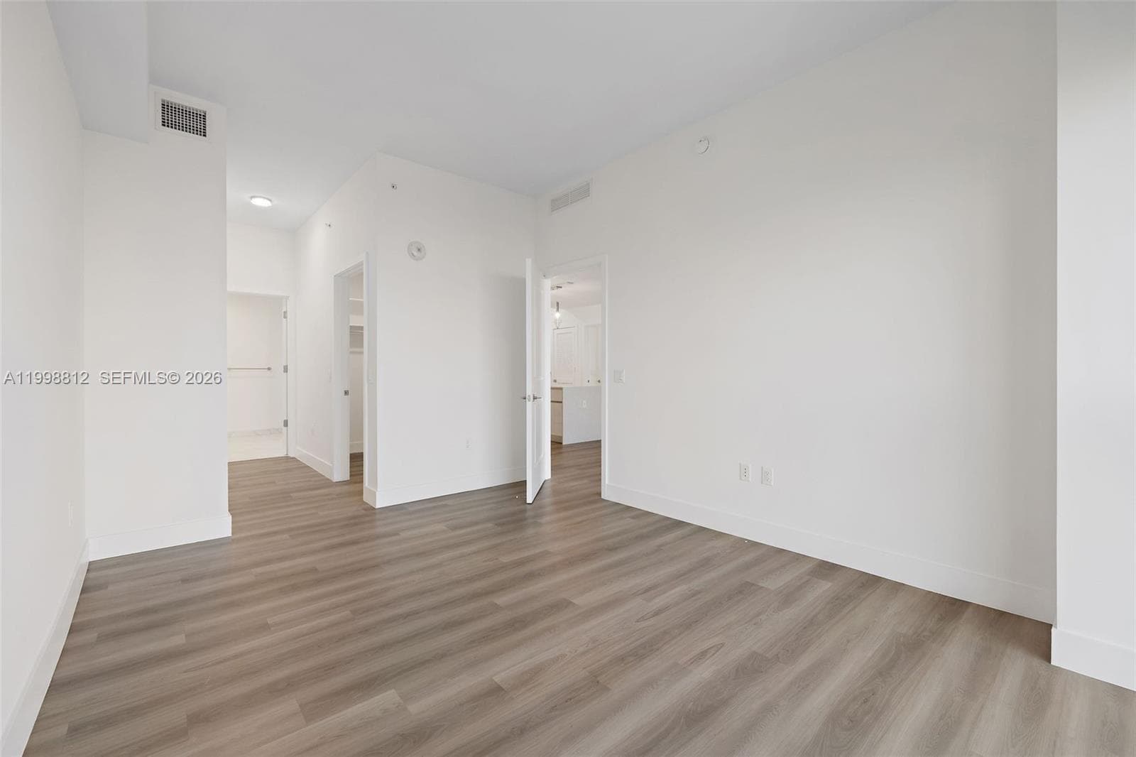 101 Diplomat Pkwy 1004 photo 22