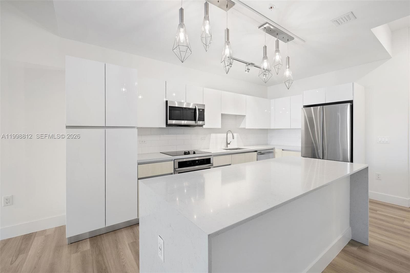 101 Diplomat Pkwy 1004 photo 8