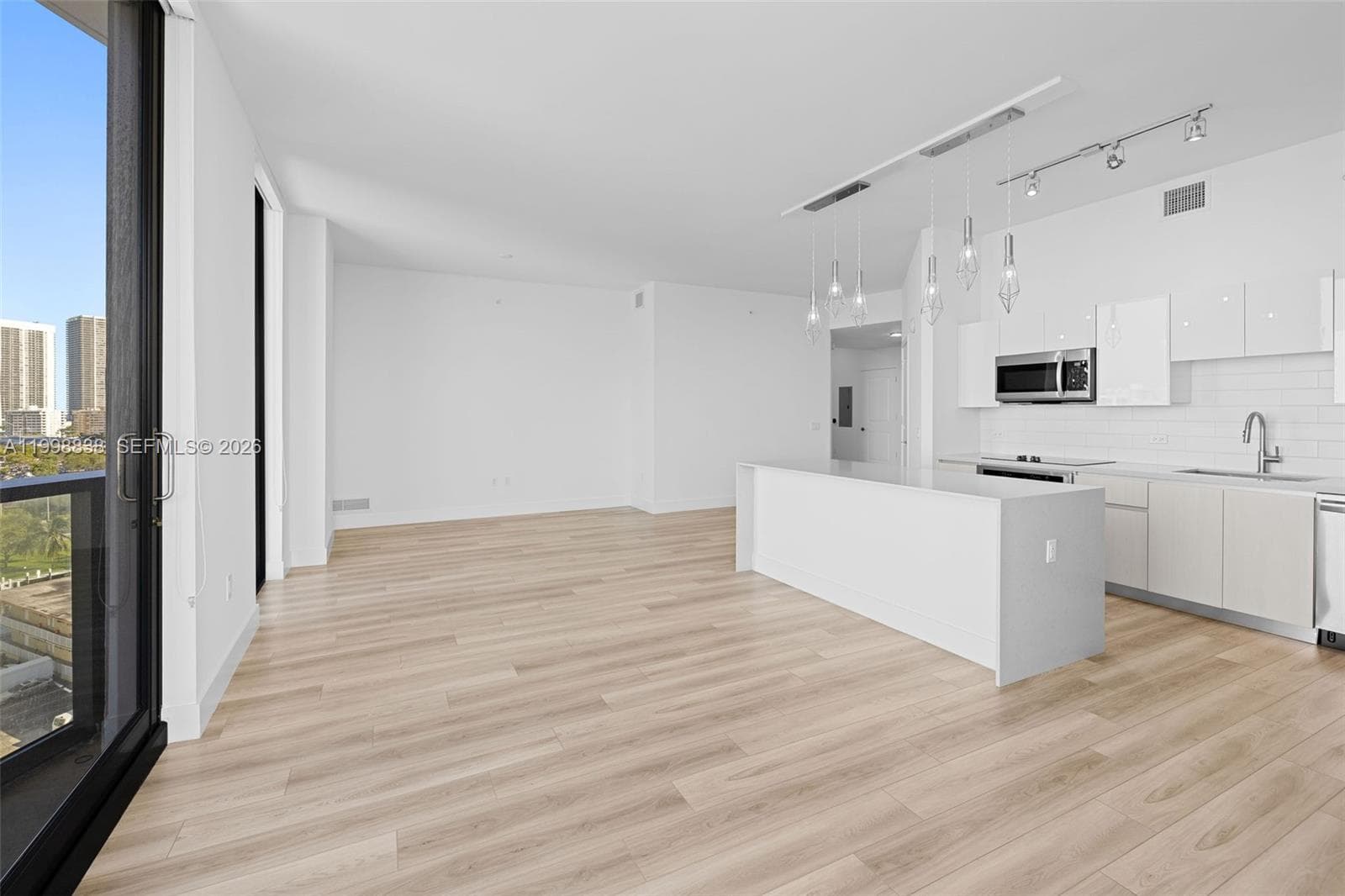 101 Diplomat Pkwy 1201 photo 14