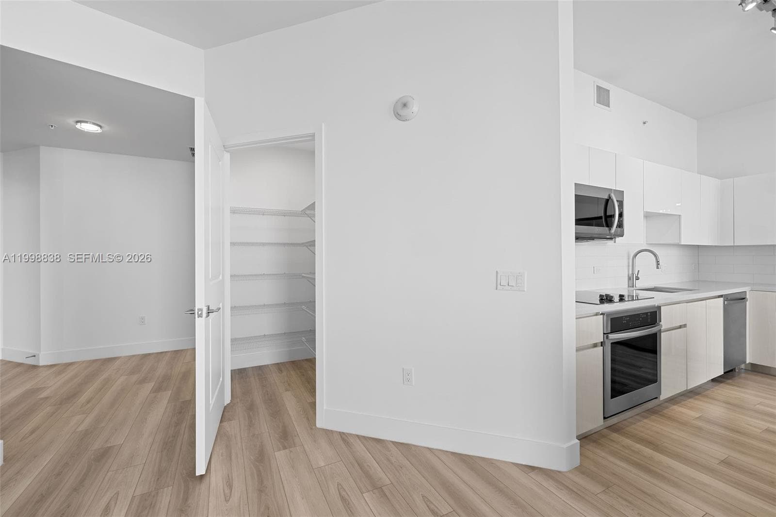 101 Diplomat Pkwy 1201 photo 15