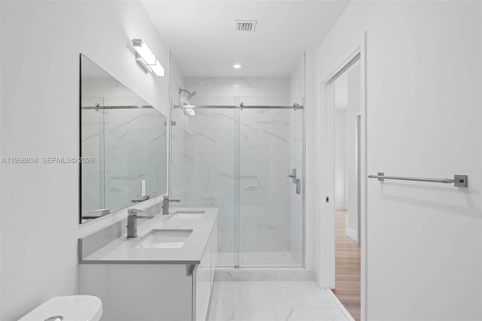 101 Diplomat Pkwy 1201 photo 25