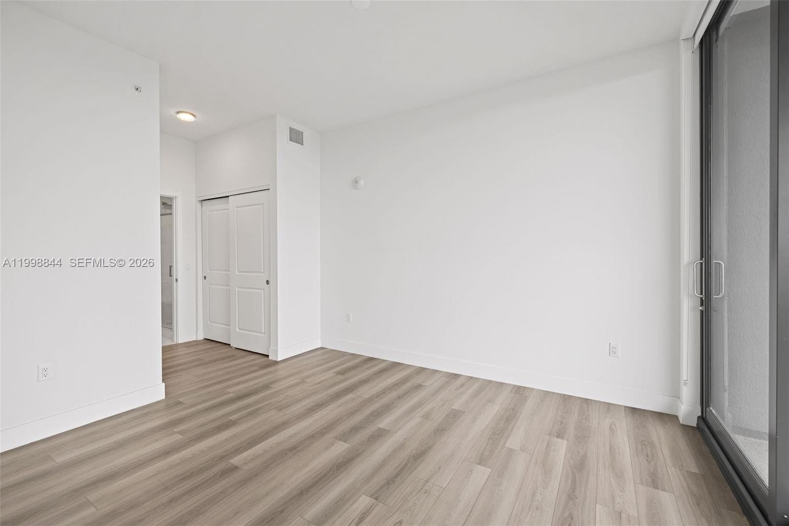 101 Diplomat Pkwy 1205 photo 14