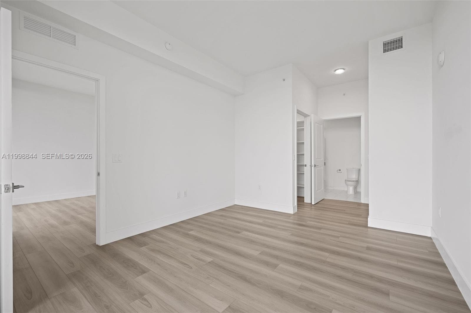 101 Diplomat Pkwy 1205 photo 18