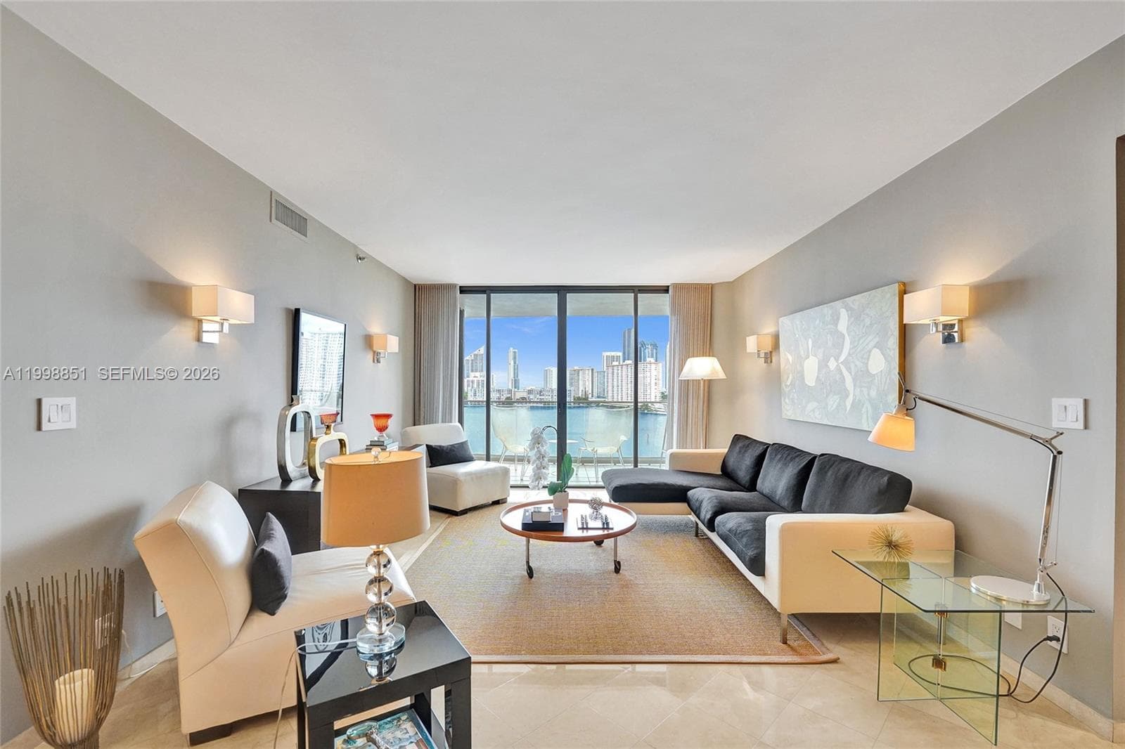 2800 Island Blvd 1001 photo 2