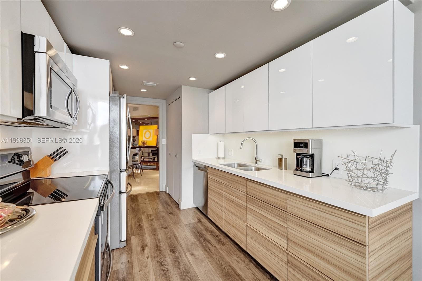 2800 Island Blvd 1001 photo 24