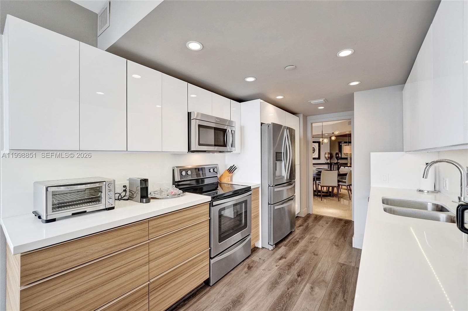 2800 Island Blvd 1001 photo 15