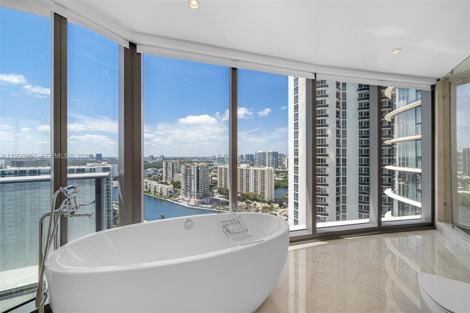 15701 Collins Ave 2005 photo 17