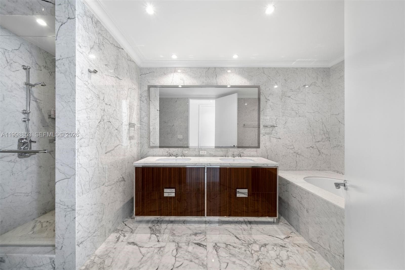 15701 Collins Ave 2005 photo 18