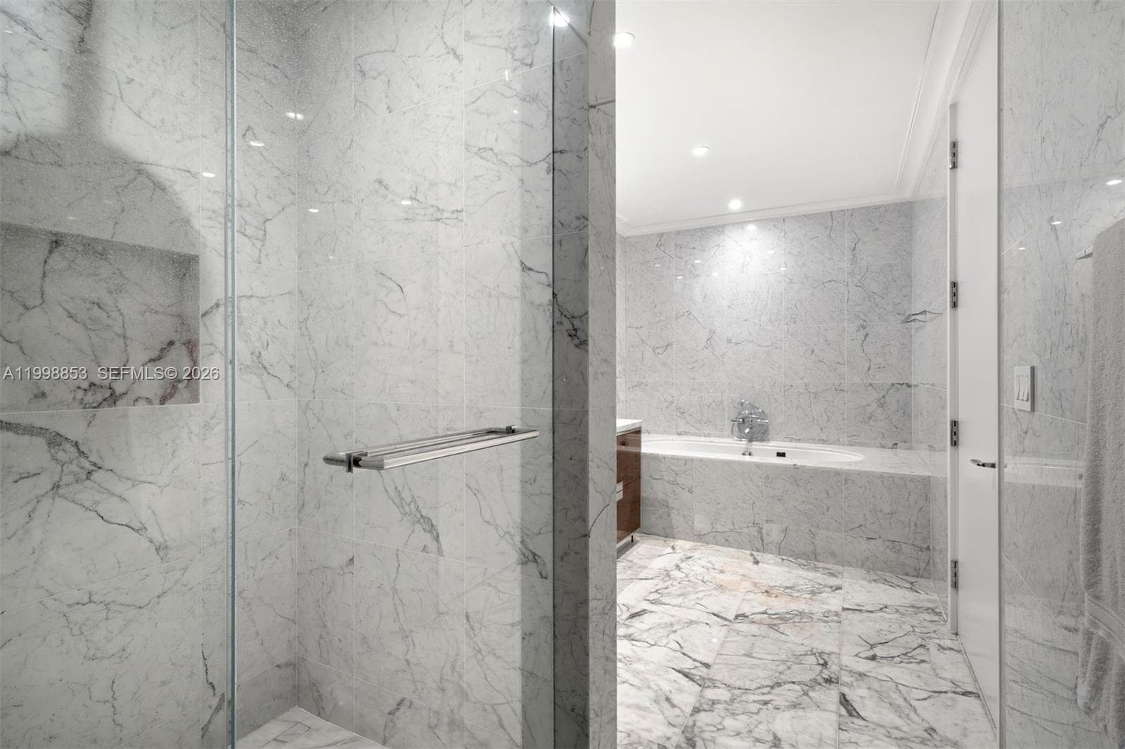 15701 Collins Ave 2005 photo 19