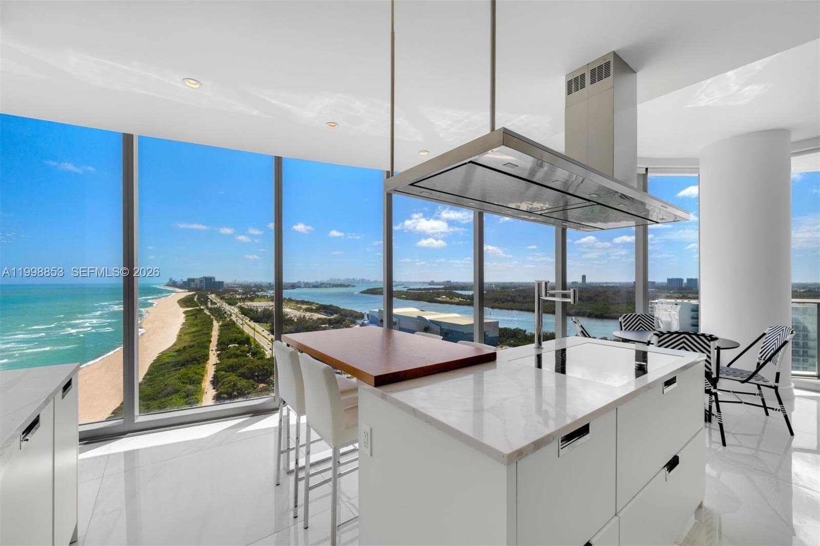 15701 Collins Ave 2005 photo 8