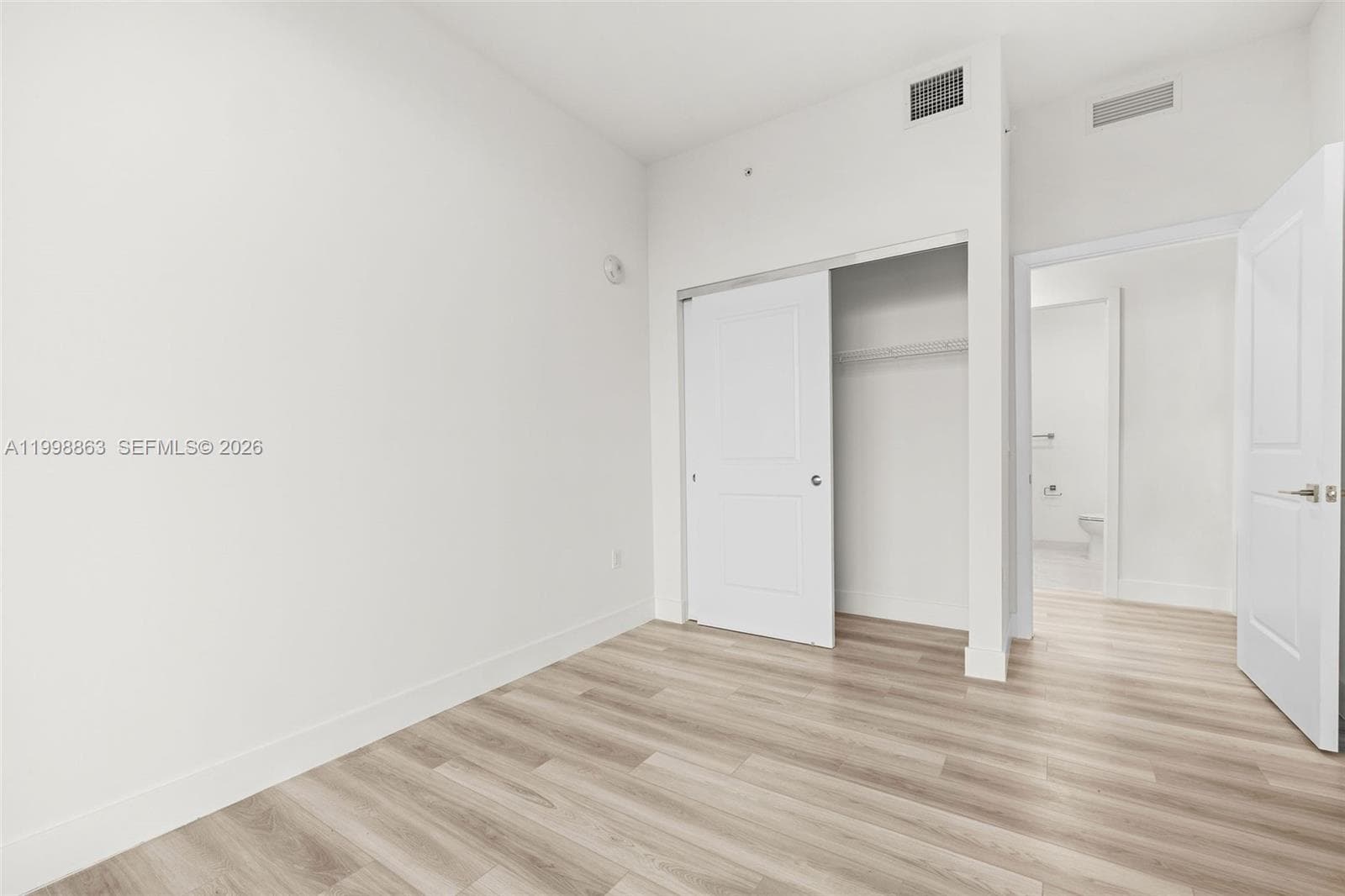 101 Diplomat Pkwy 1206 photo 23