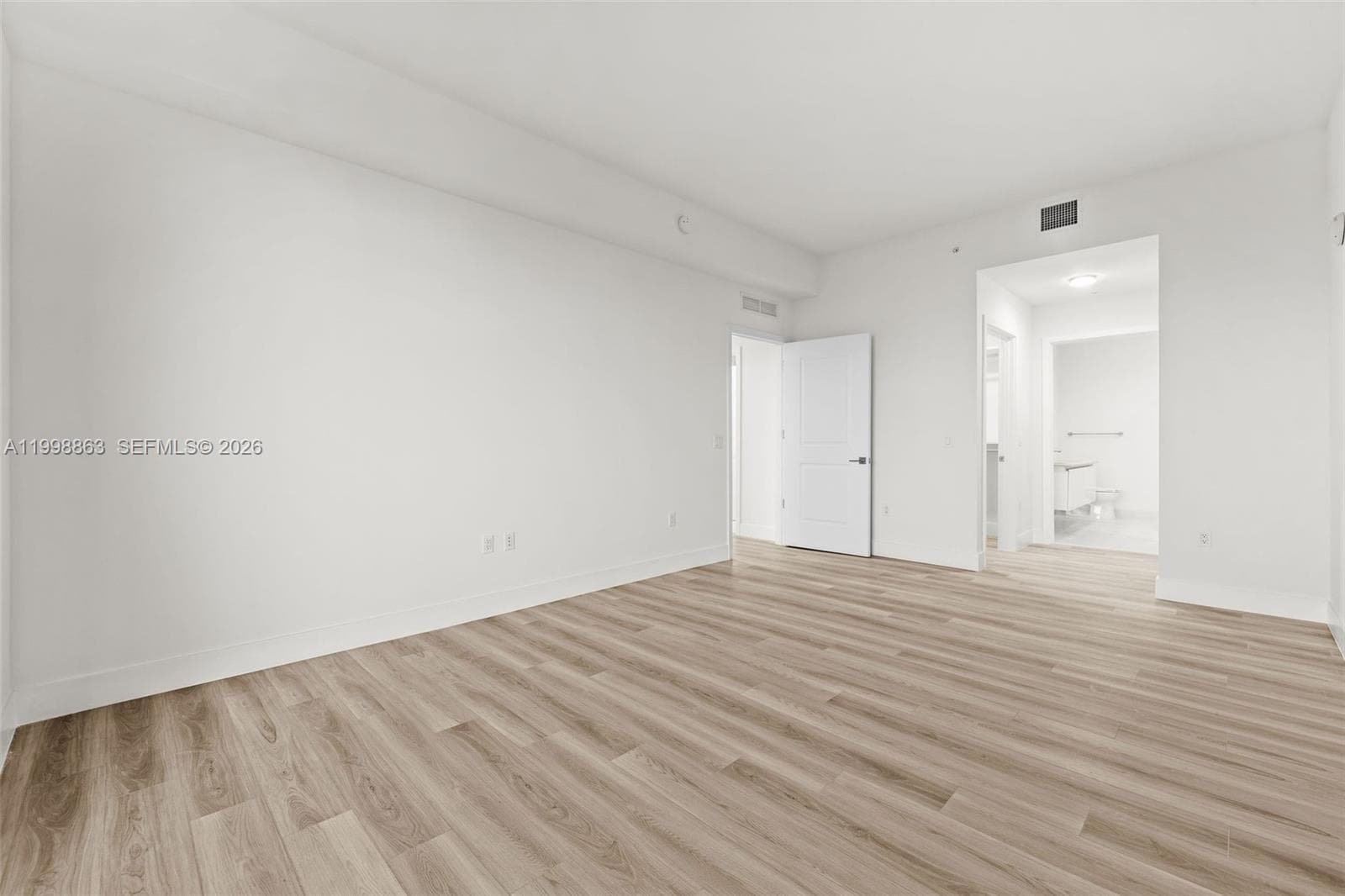 101 Diplomat Pkwy 1206 photo 22