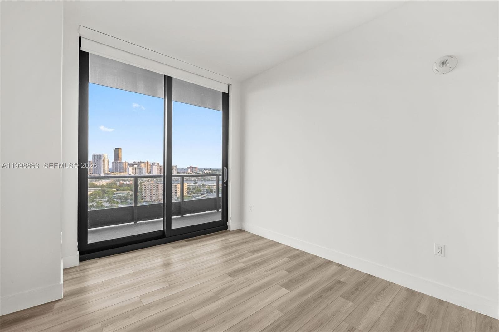 101 Diplomat Pkwy 1206 photo 14