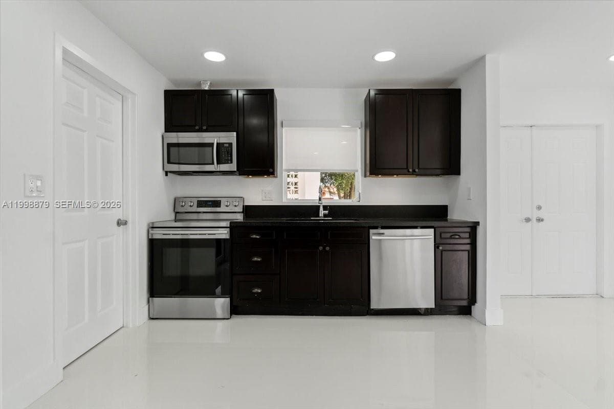 1910 36th St photo 11