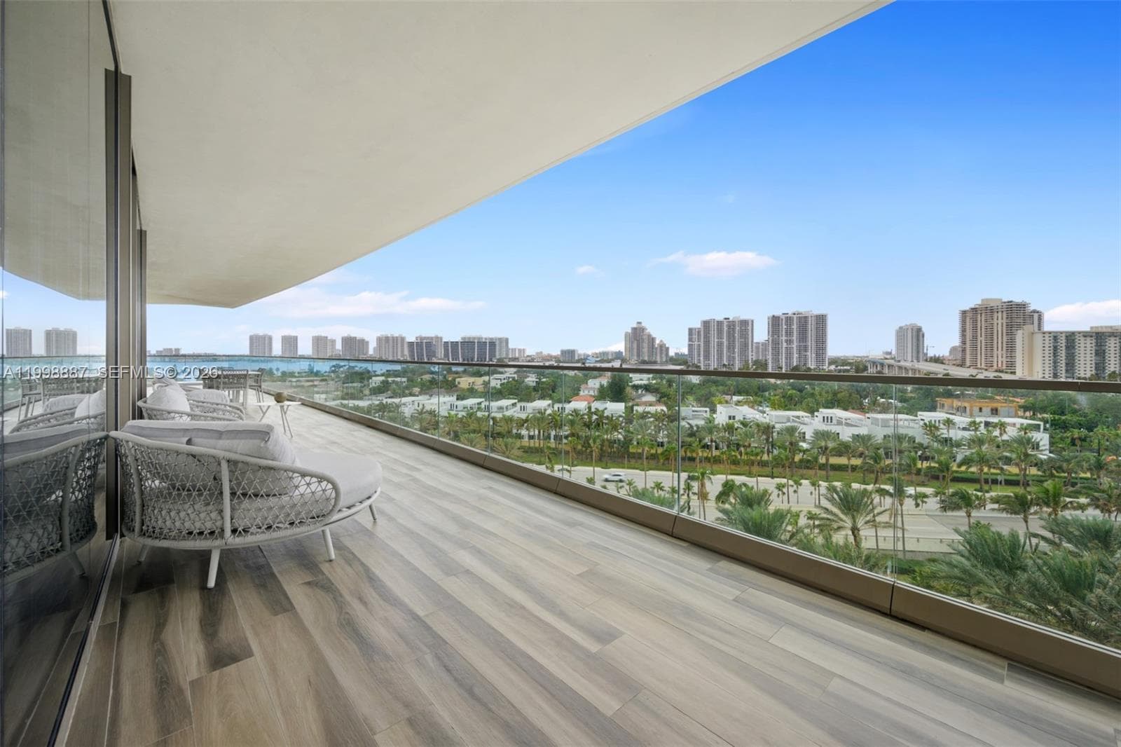 18975 Collins Ave 605 photo 6