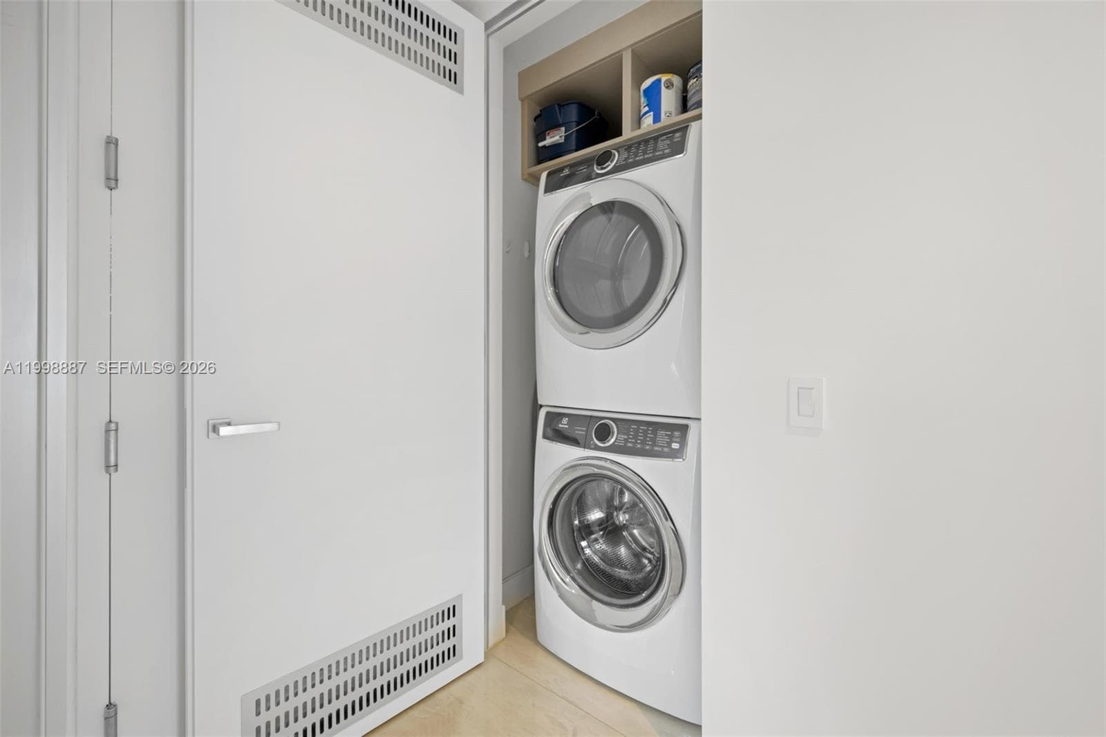 18975 Collins Ave 605 photo 16