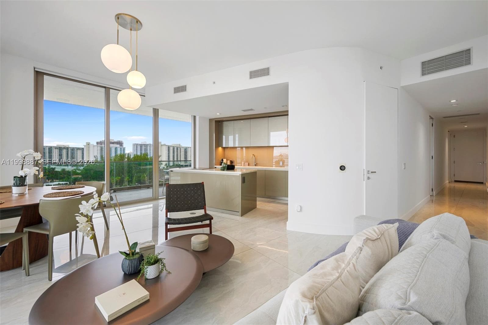 18975 Collins Ave 605 photo 12