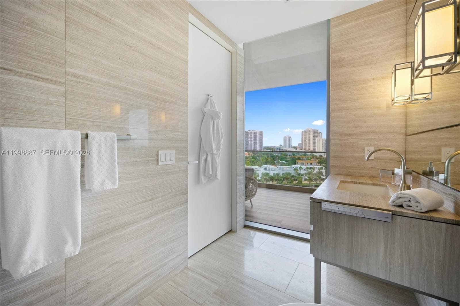 18975 Collins Ave 605 photo 22