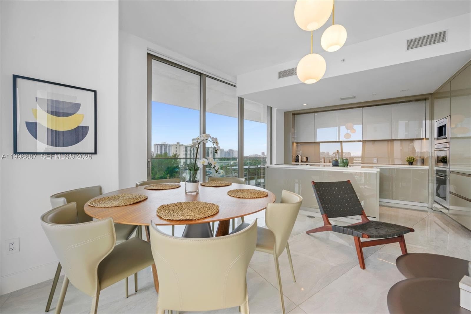 18975 Collins Ave 605 photo 10