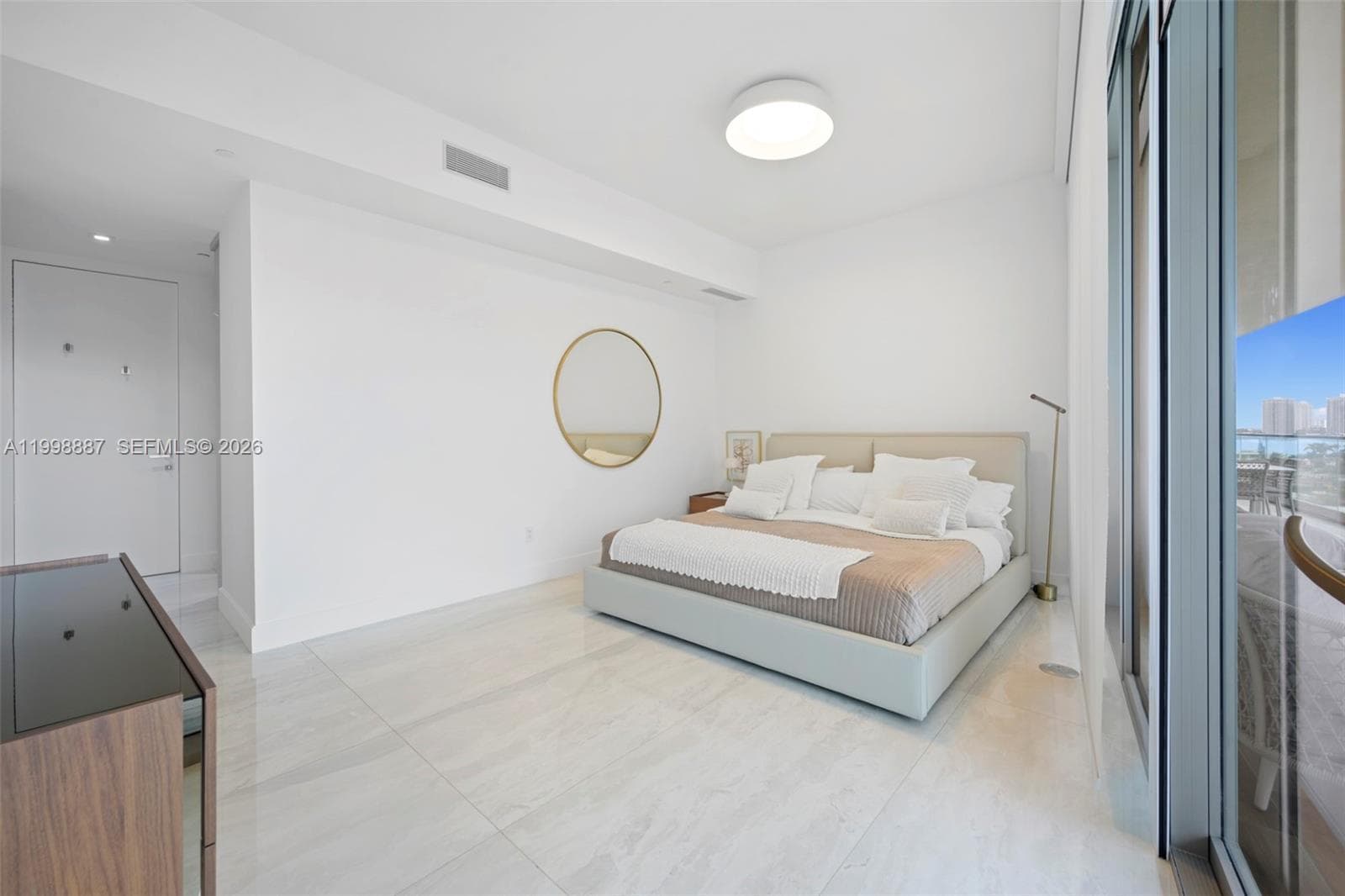 18975 Collins Ave 605 photo 18