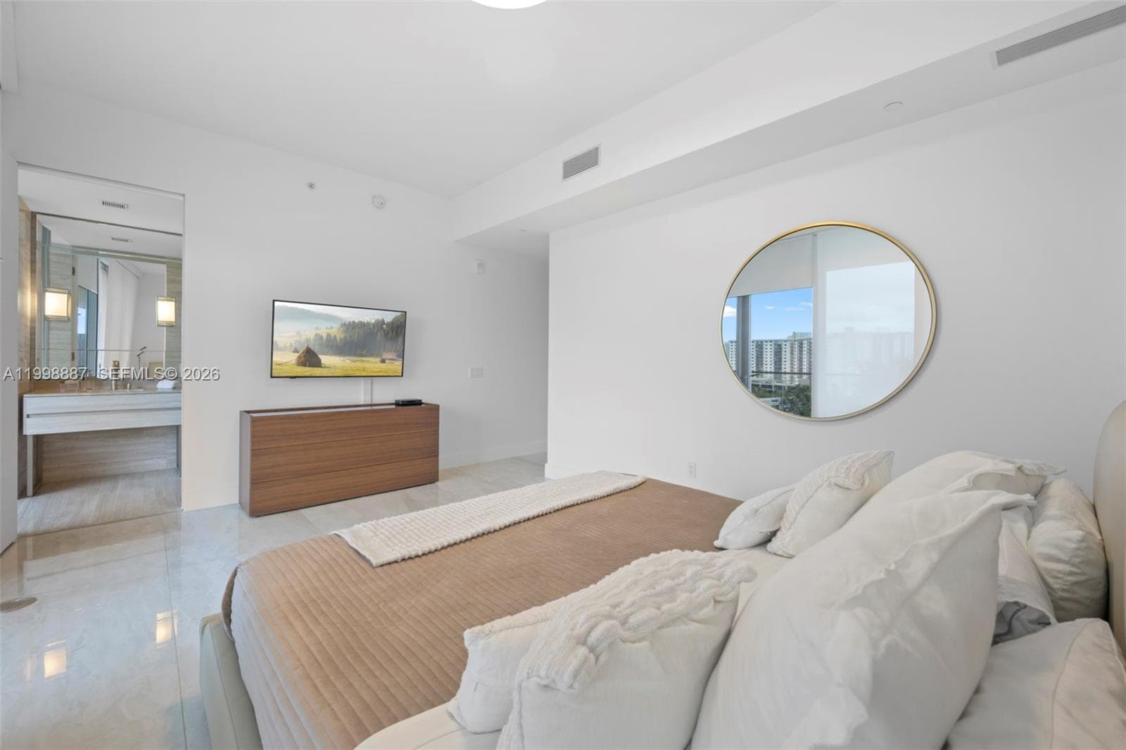 18975 Collins Ave 605 photo 19