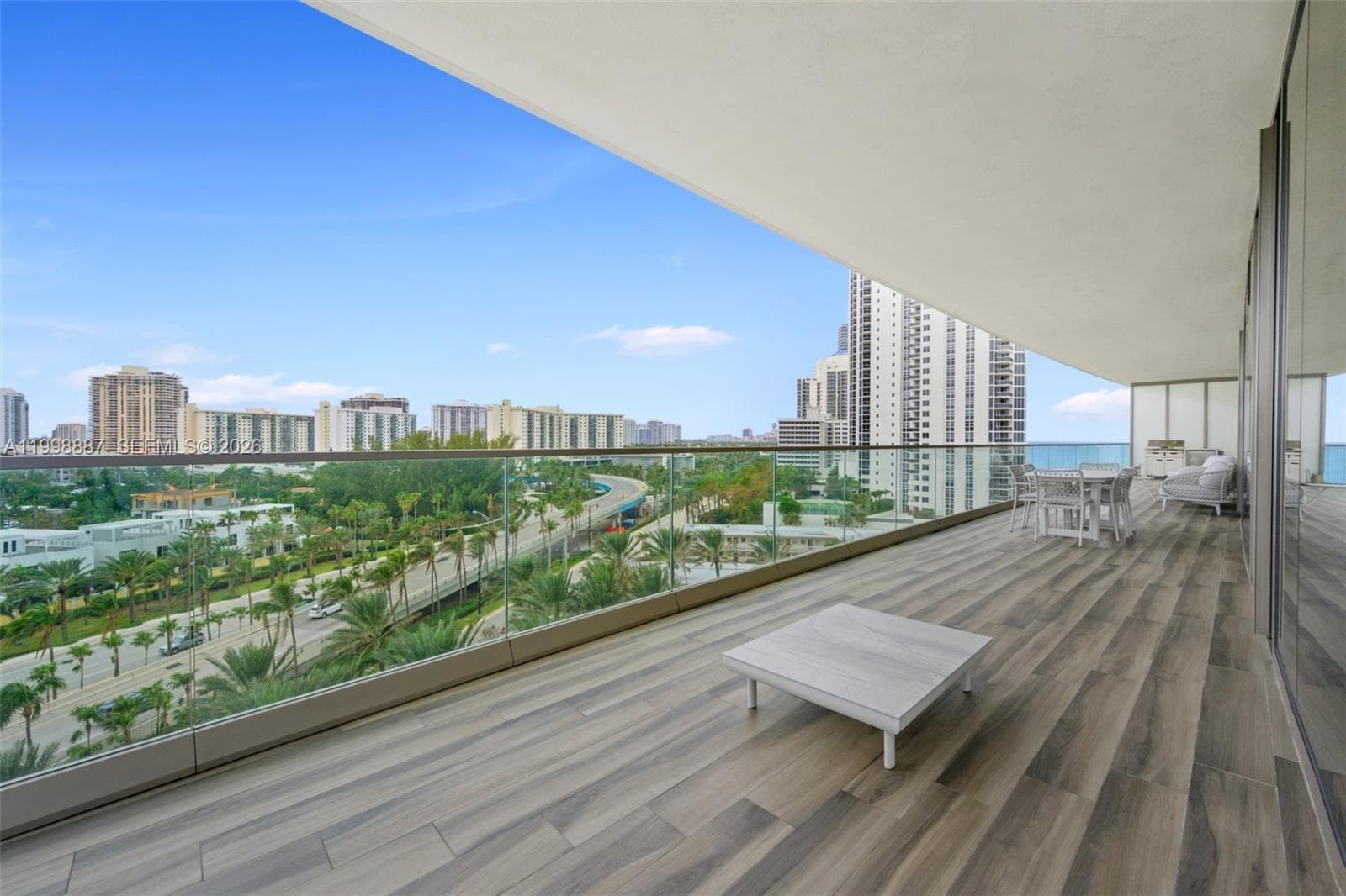 18975 Collins Ave 605 photo 4