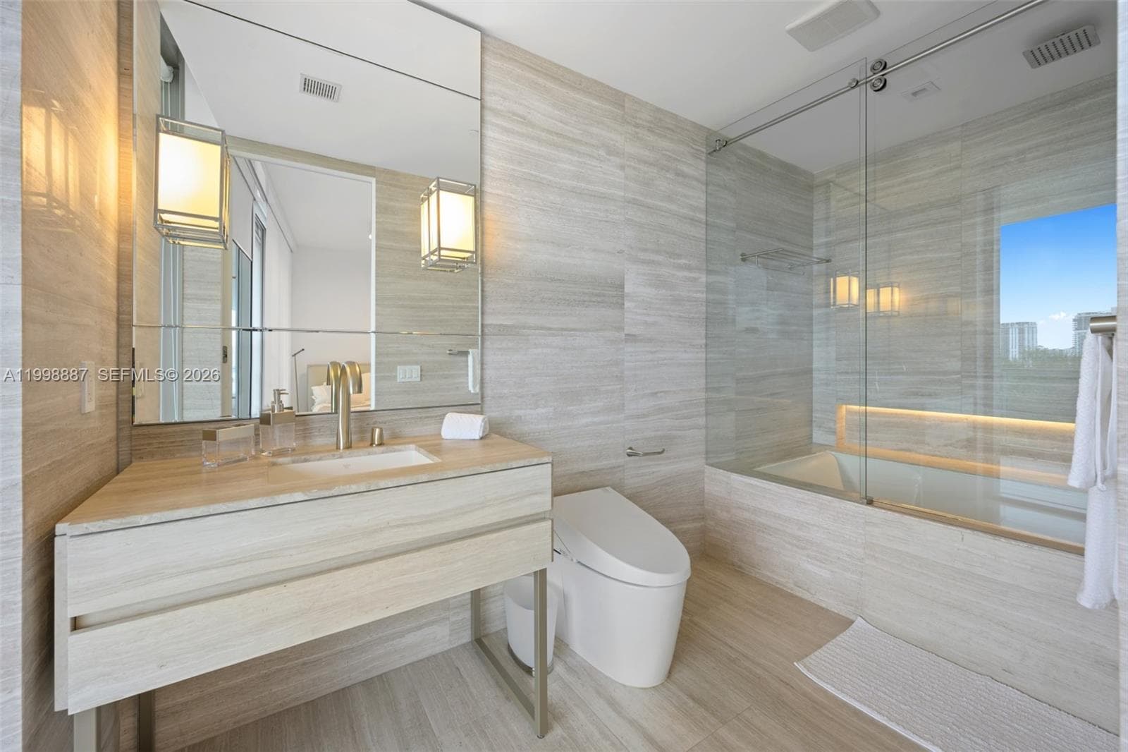 18975 Collins Ave 605 photo 21