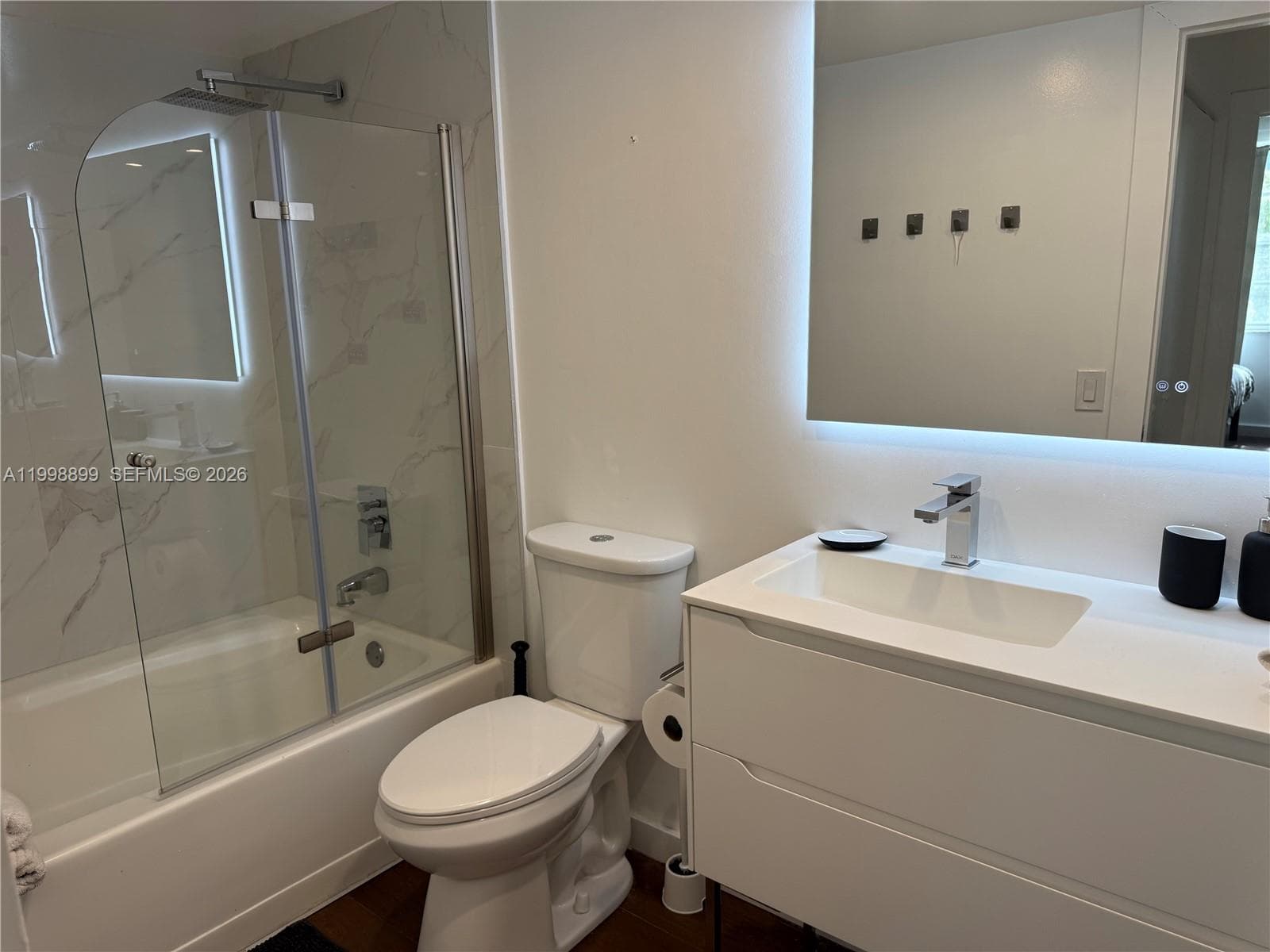 19555 Country Club Dr 8602 photo 11