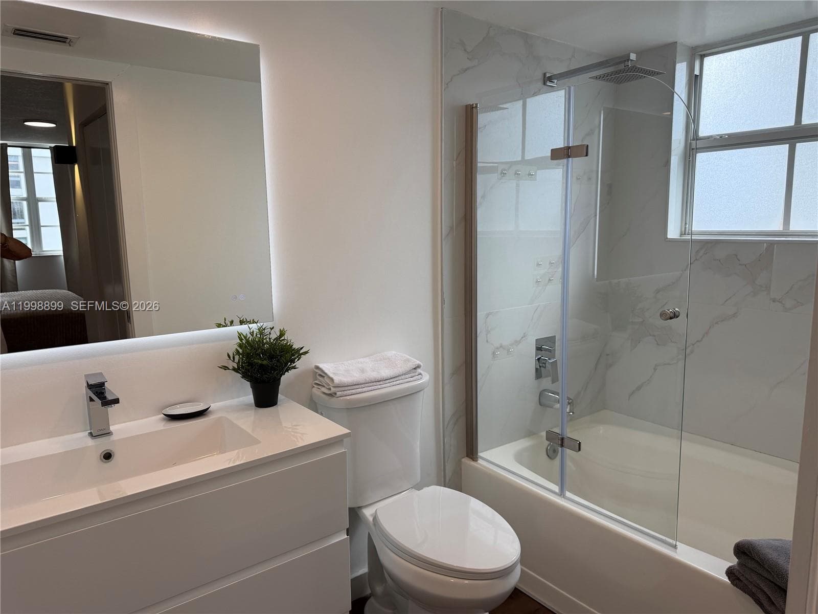 19555 Country Club Dr 8602 photo 8