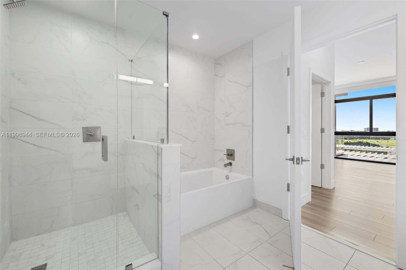 101 Diplomat Pkwy 1409 photo 23